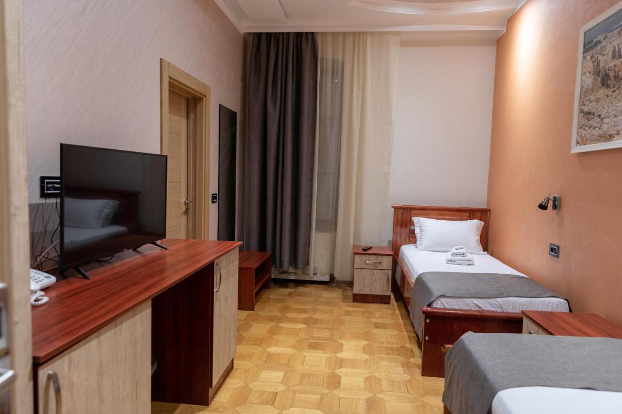 Hotel Kutko Pančevo Eksteriør bilde